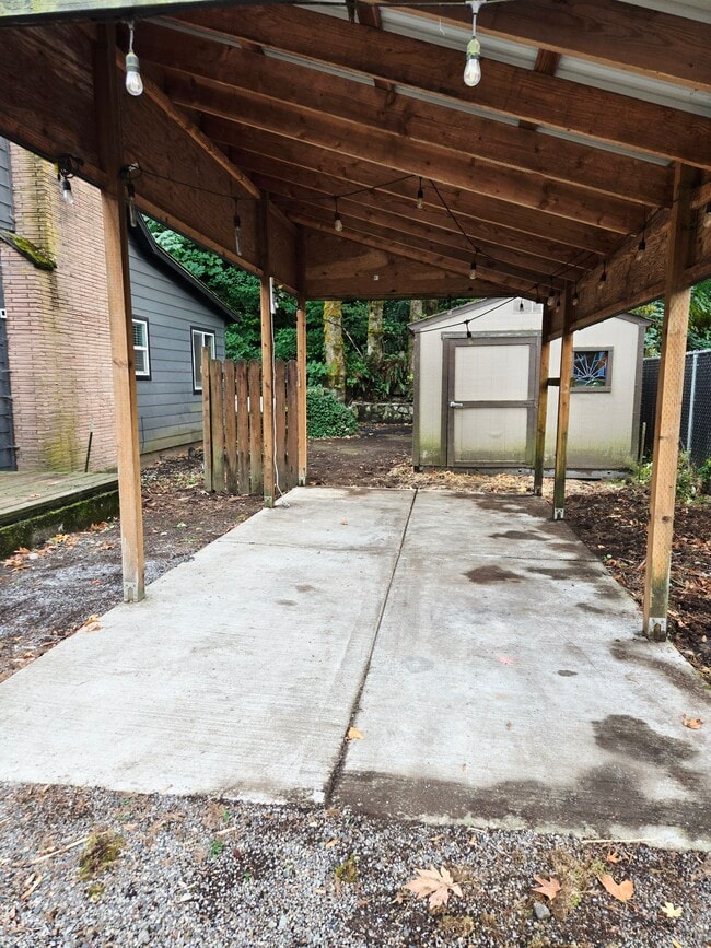 Building Photo - 62464 E Brightwood Loop Rd