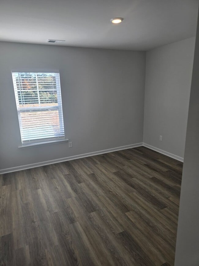 Building Photo - Just Built 3 bed 2.5 bath house in Pinecrest Subdivision