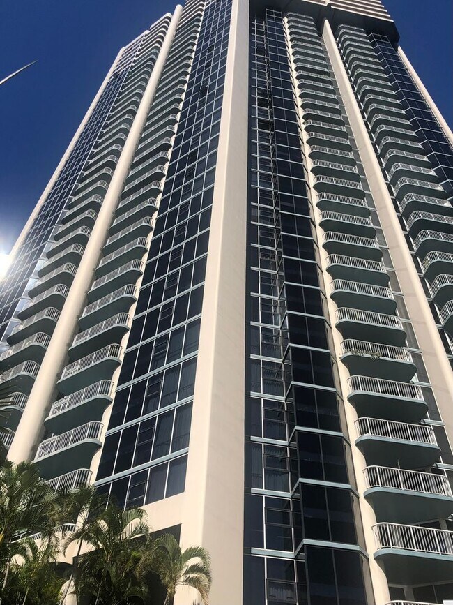 Building Photo - Subtly Furnished Honolulu Park Place 2BR/2BA/2PK Ocean View