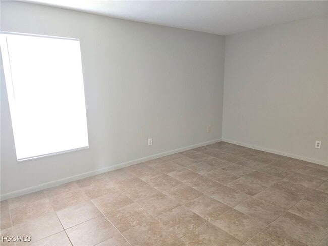 Building Photo - 2312 SE 6th Terrace