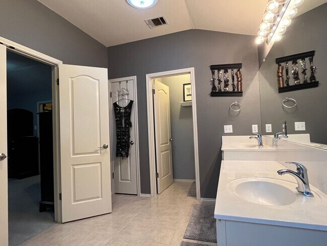 Building Photo - Spacious 3/2.5 in Anderson Mill with AMAZI...