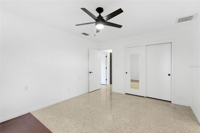 Building Photo - 2723 Lynnhurst St