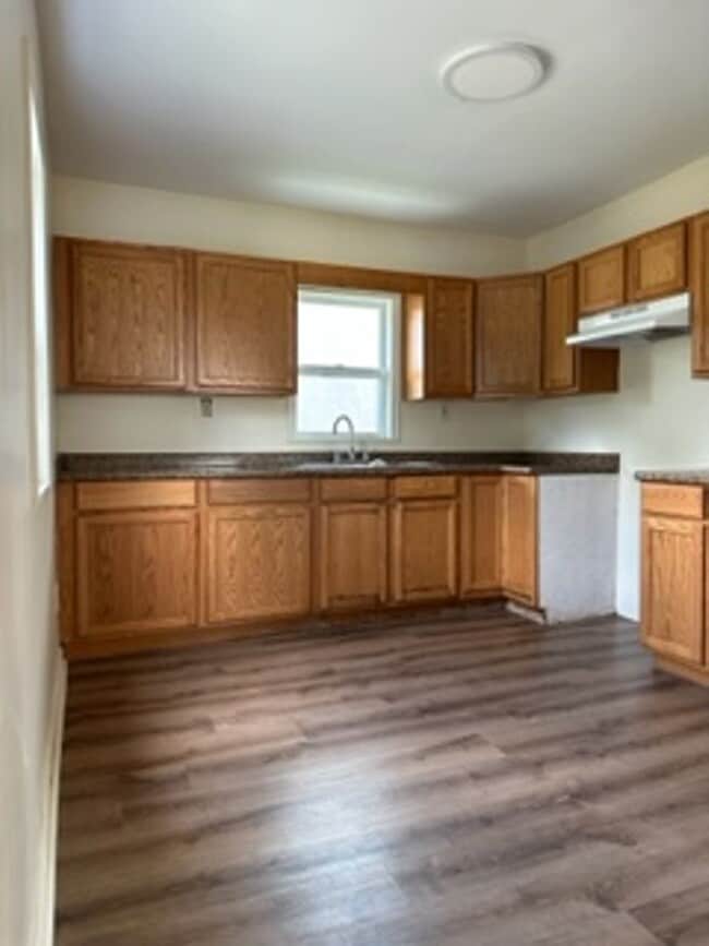 Building Photo - 2 bedroom & 1 bathroom House in Kenmore