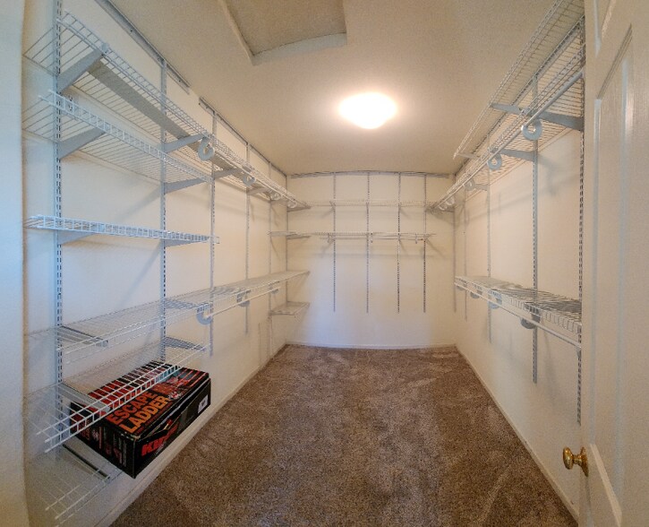 Building Photo - 5338 Brookfield Cir
