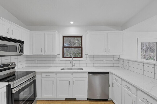 Building Photo - 1889 Wolverine Dr