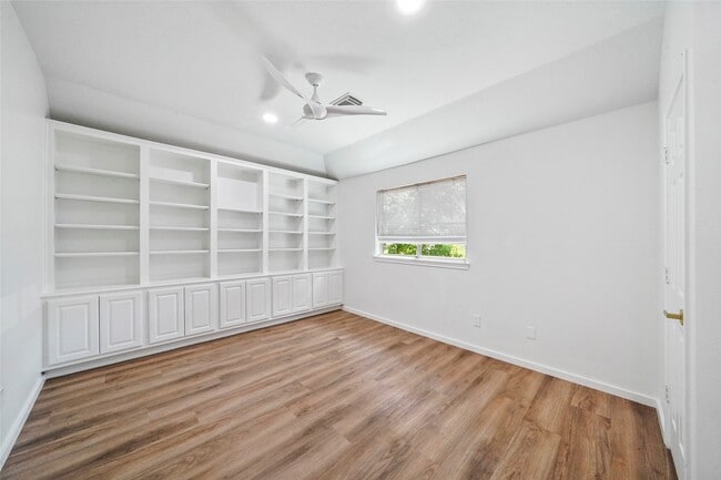 Building Photo - 38 N Castlegreen Cir