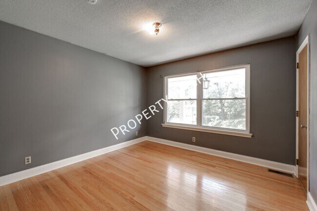Building Photo - 303 Windmere Dr