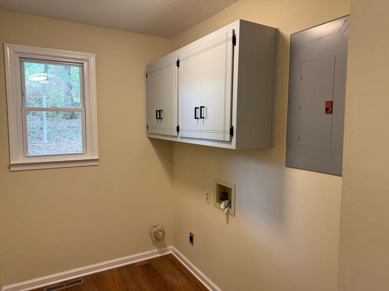 Laundry room - 775 Indian Mound Rd SE