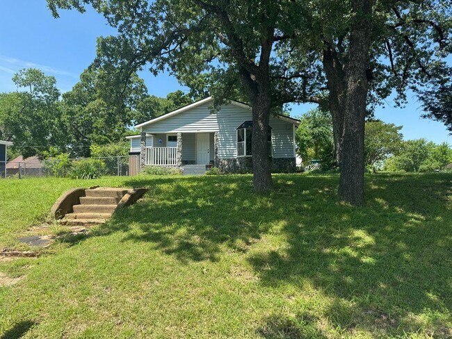 Building Photo - 1301 S Scullin Ave