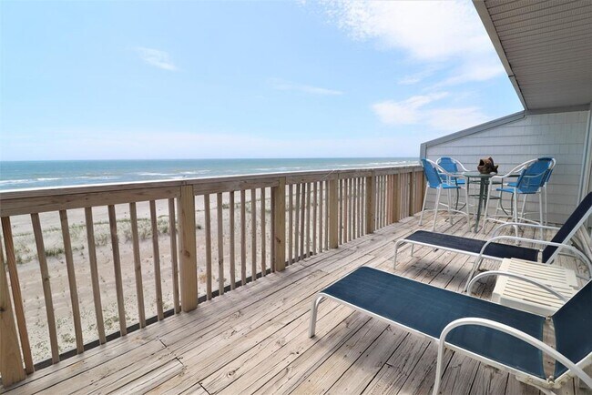 Primary Photo - *Off Season Rental* Oceanfront *Queen's Gr...