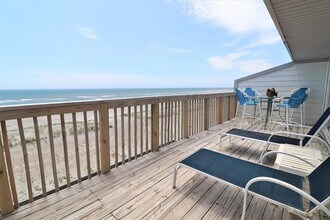 Building Photo - *Off Season Rental* Oceanfront *Queen's Gr...