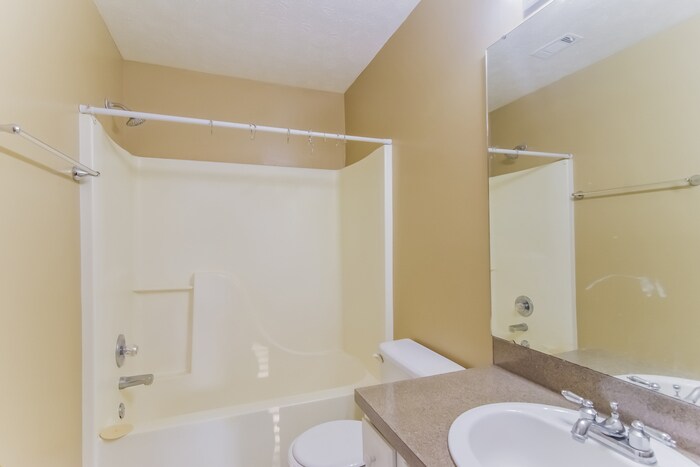 Building Photo - 913 Mister Lake Ct