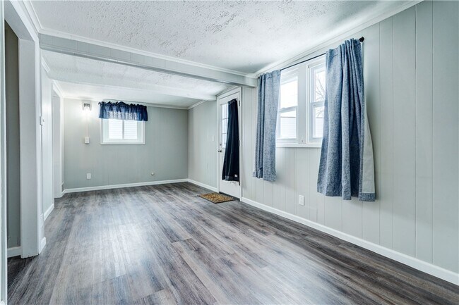 Building Photo - 1070 Gravel Rd