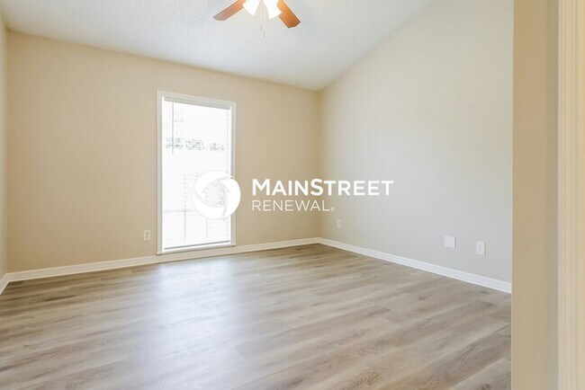 Building Photo - 3 Bedroom Pet-Friendly Home in Brandon, FL with Main Street Renewal