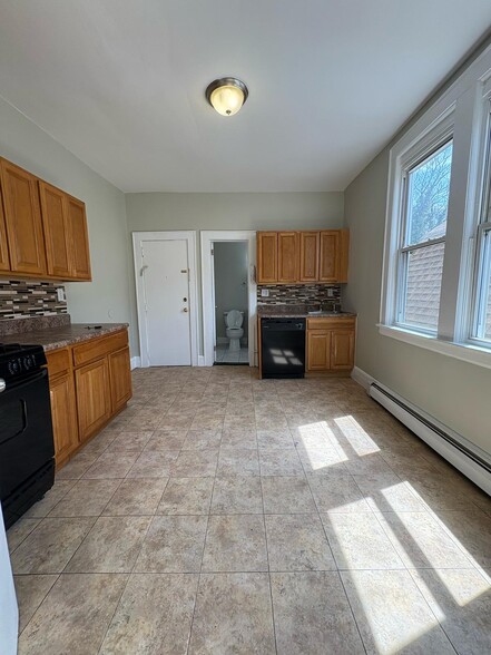 110 E Parkway 3R - 114 Eastern Pky