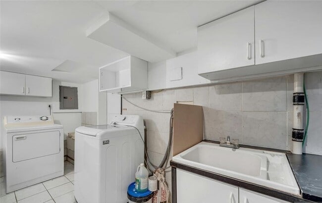 Building Photo - 425 Hancock Pl