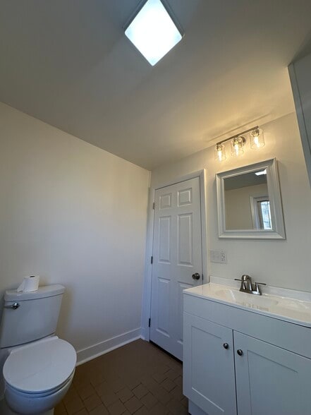 Building Photo - 114 Norwood Ave