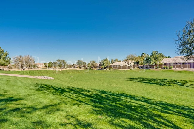 Building Photo - 2602 E Beautiful Ln