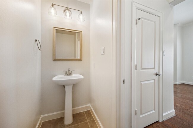 Building Photo - 1408 Birdsall St