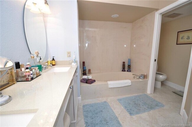 Building Photo - 9600 S Ocean Dr