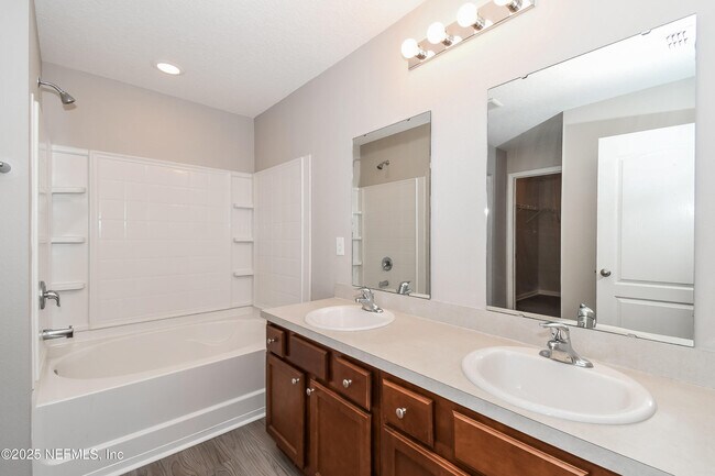 Building Photo - 9087 Gloucestershire Ct