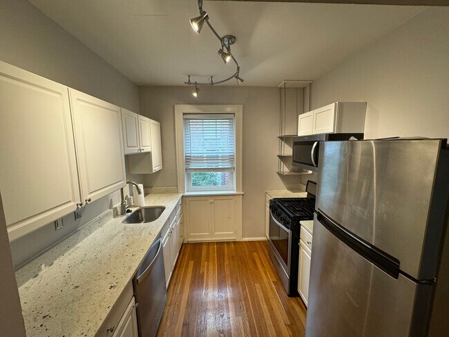 Building Photo - 905 Concordia Ln