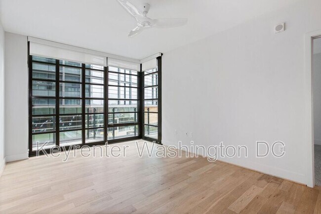 Building Photo - 45 Sutton Square SW