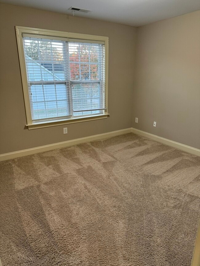 Building Photo - HUGE 5 Bedroom 3 Stroy Home with Fenced in...