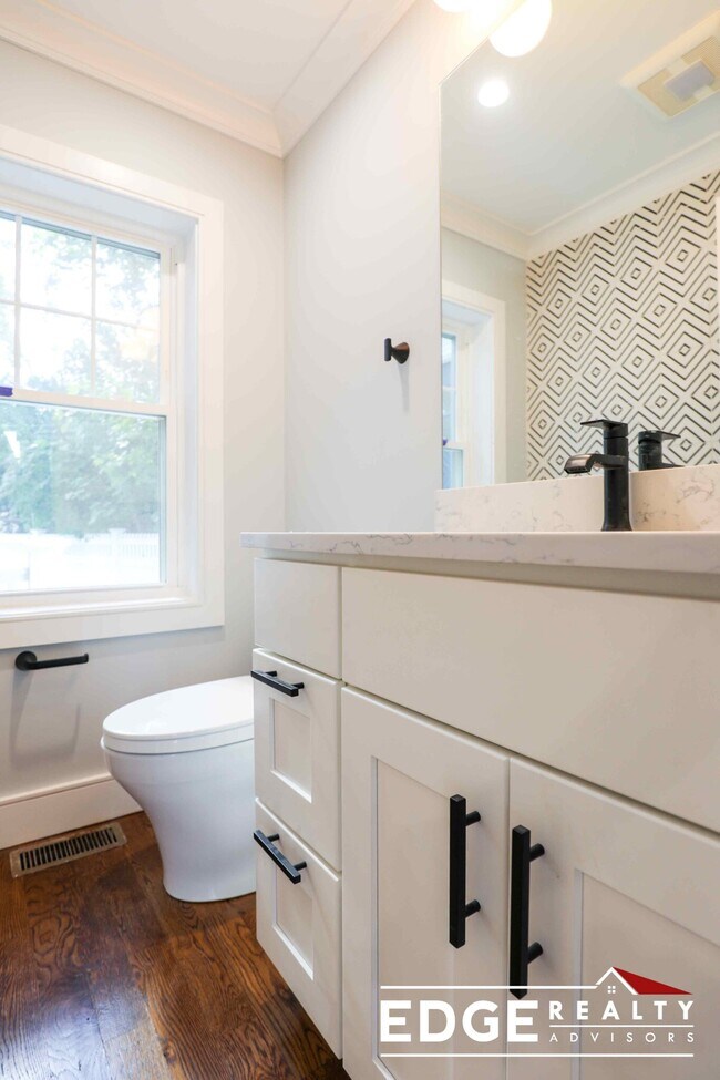 Building Photo - 11 Molloy St