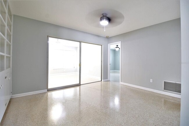 Building Photo - 1001 Brookside Dr