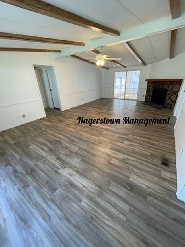 Building Photo - Property In Country Setting