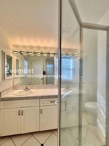 Building Photo - 4455 Rockland Pl