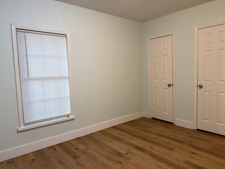 Building Photo - 2543 E Ann Arbor Ave