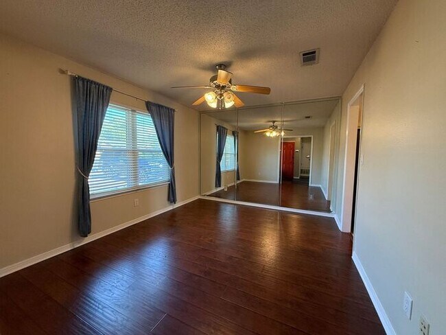 Building Photo - Pensacola - South Gulf Manor - 3 bedroom, 2 bathroom w/ pool