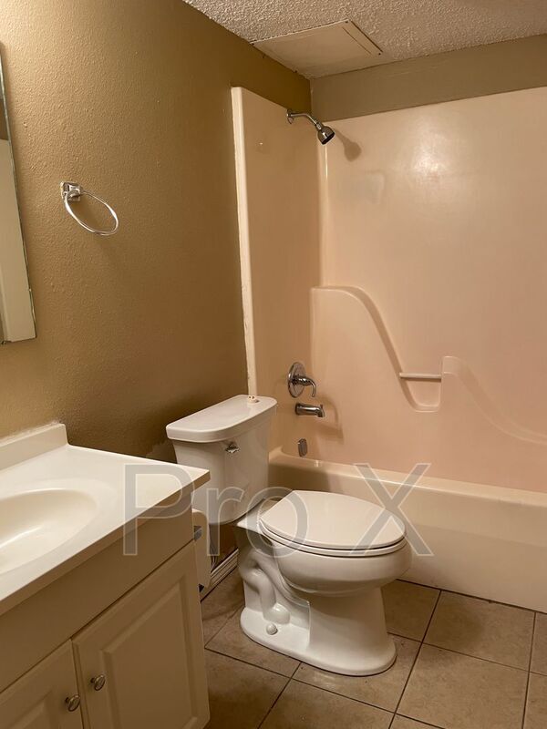 Building Photo - 1001 S St Louis Ave