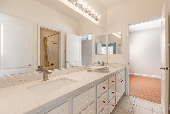 Jack & Jill Bathroom w/ double sinks - 18551 Amalia Ln