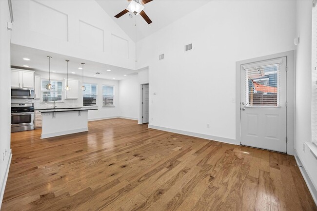 Building Photo - 7203 Bertram Ct