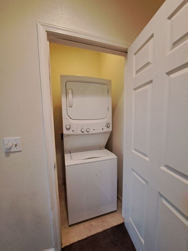 Building Photo - Single-Level 2BR Home with 2-Car Garage!