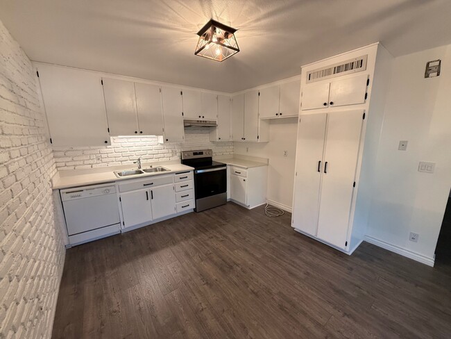 Building Photo - 1669 Tiburon Ct