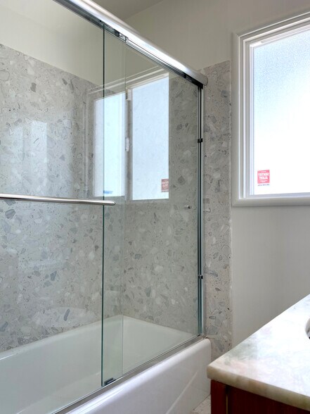 additional full bath - 1200 Elm St