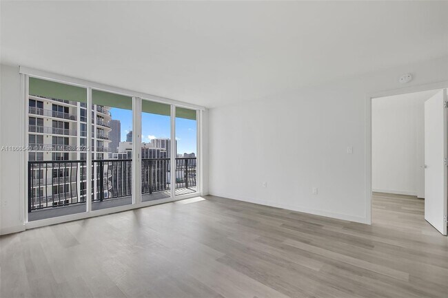 Building Photo - 1756 N Bayshore Dr