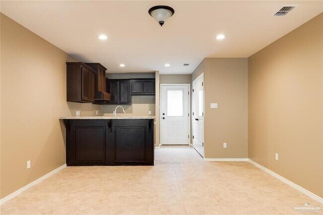 Building Photo - 10 Linda Vista St