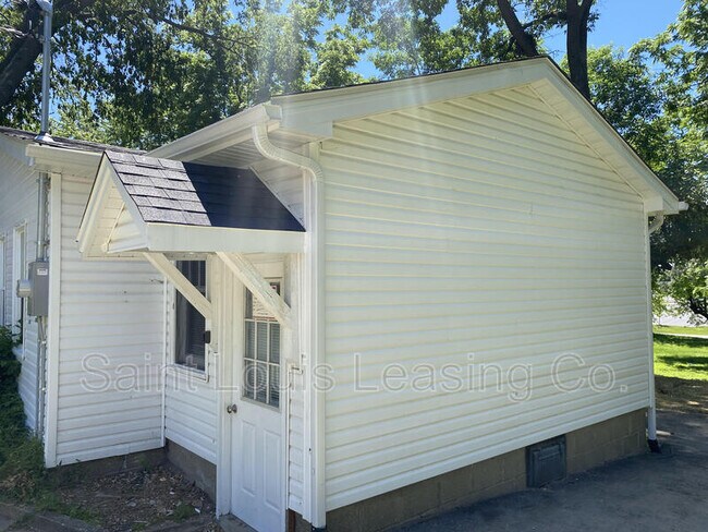 Building Photo - 3745 Dixie Dr