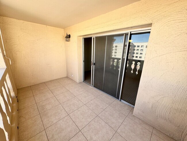 Building Photo - Amazing 2 Bedroom/2 Bath Condo!  Top Level Corner Unit with Spectacular Amenities!