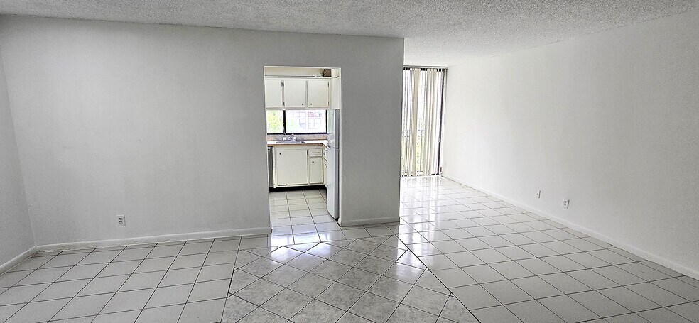 Building Photo - 16919 N Bay Rd