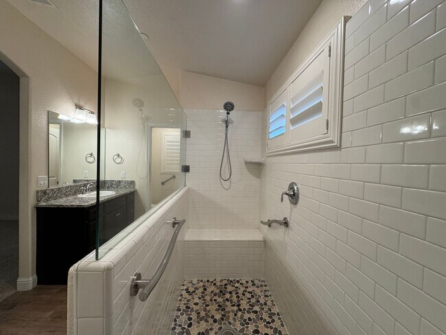 Building Photo - 493 Crescent Ln