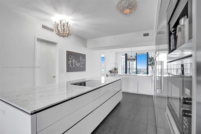Building Photo - 5000 Island Estates Dr