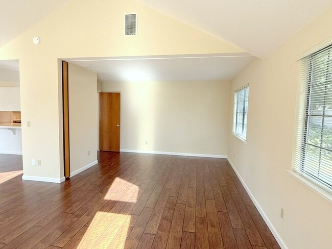 Building Photo - Awesome Location Close to Downtown Pleasanton Main St ! Detached One Story Home ! New Paint ! New...