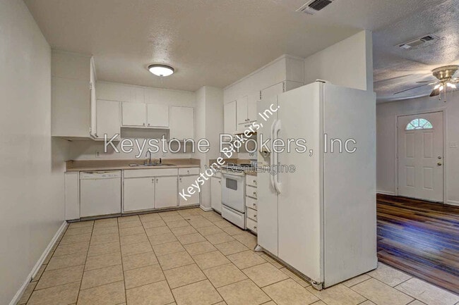 Building Photo - 2334 Ollie Dr