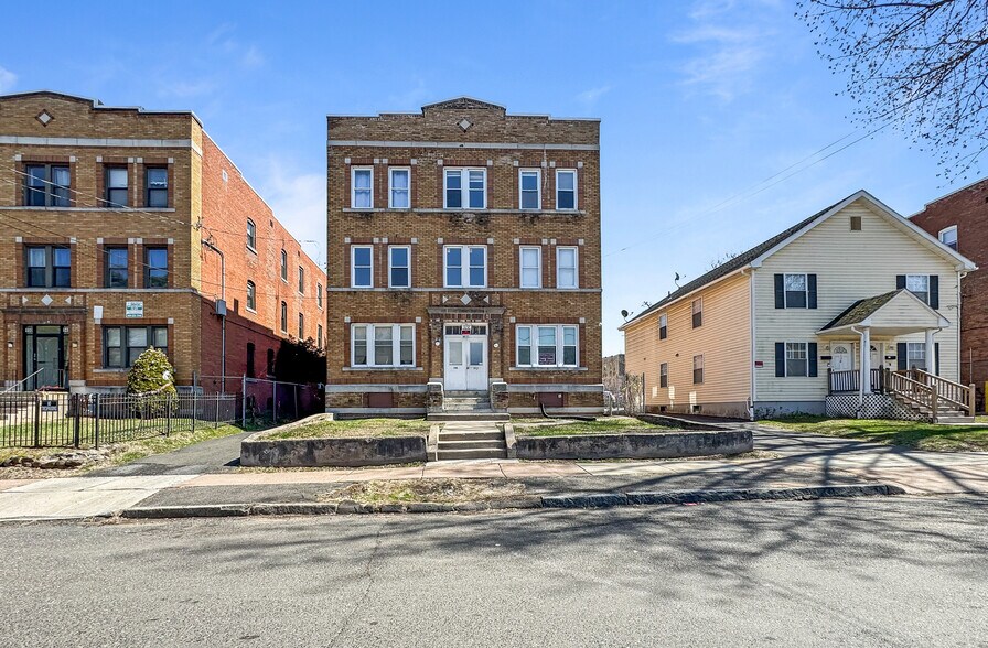 Primary Photo - 142-144 Clark St